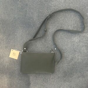 Olive green italian leather small crossbody top zip envelope bag. Il Bisonte